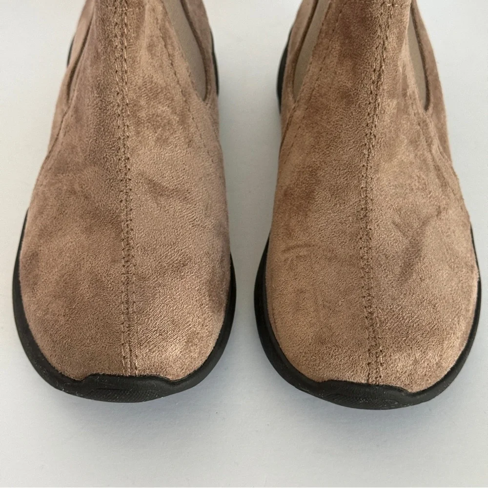 Earth Originals Dayana Women’s Brown Slip-on Boots Faux Suede Size 6.5